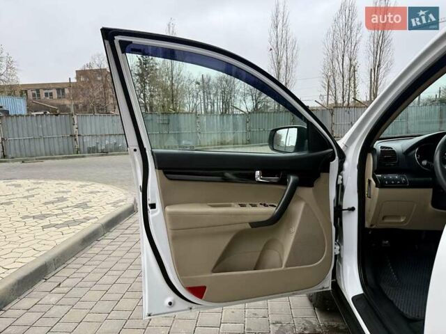 Белый Киа Соренто, объемом двигателя 2.4 л и пробегом 331 тыс. км за 9999 $, фото 28 на Automoto.ua