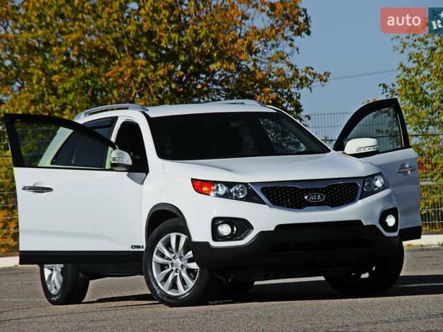 Белый Киа Соренто, объемом двигателя 2.2 л и пробегом 135 тыс. км за 12800 $, фото 4 на Automoto.ua