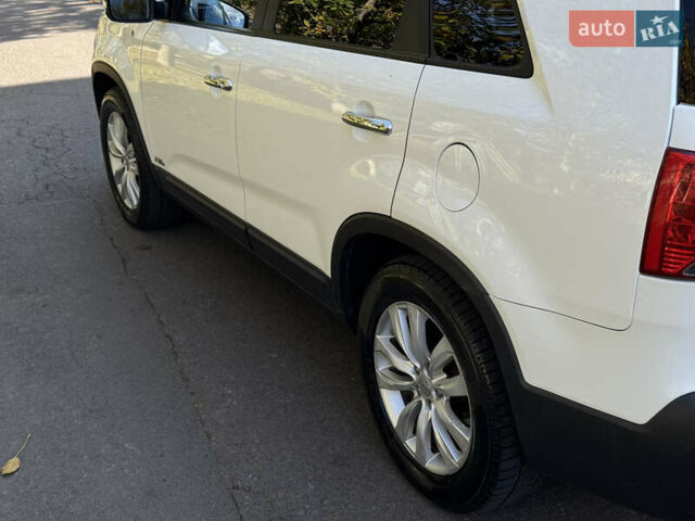 Белый Киа Соренто, объемом двигателя 2.2 л и пробегом 197 тыс. км за 13200 $, фото 16 на Automoto.ua