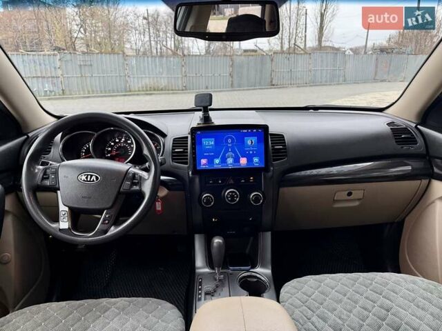 Белый Киа Соренто, объемом двигателя 2.4 л и пробегом 331 тыс. км за 9999 $, фото 68 на Automoto.ua