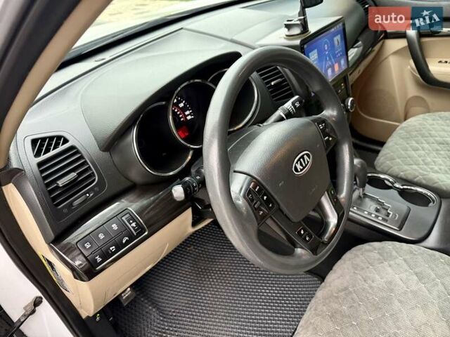 Белый Киа Соренто, объемом двигателя 2.4 л и пробегом 331 тыс. км за 9999 $, фото 34 на Automoto.ua