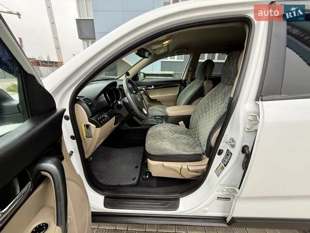 Белый Киа Соренто, объемом двигателя 2.4 л и пробегом 331 тыс. км за 9999 $, фото 31 на Automoto.ua