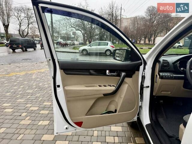 Білий Кіа Соренто, об'ємом двигуна 2.4 л та пробігом 327 тис. км за 9999 $, фото 28 на Automoto.ua