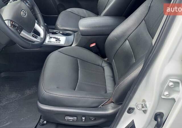 Белый Киа Соренто, объемом двигателя 2.4 л и пробегом 179 тыс. км за 12900 $, фото 17 на Automoto.ua
