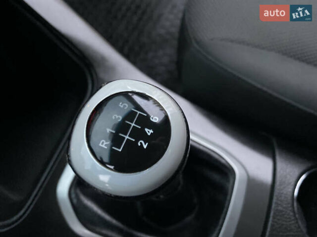 Белый Киа Соренто, объемом двигателя 2.2 л и пробегом 240 тыс. км за 10777 $, фото 38 на Automoto.ua