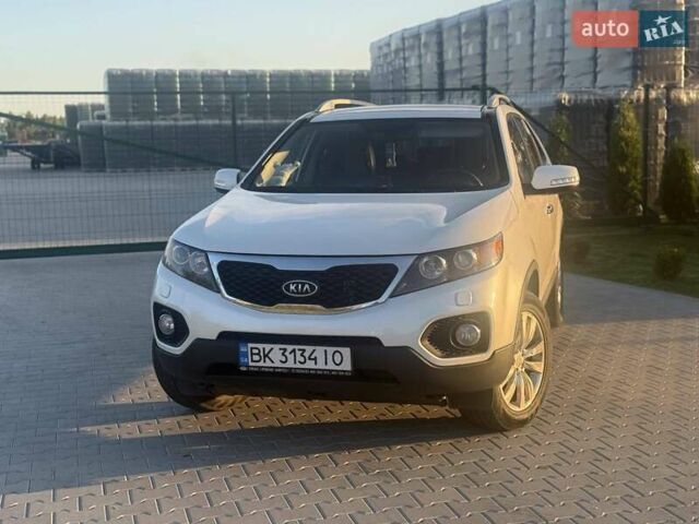Белый Киа Соренто, объемом двигателя 2.2 л и пробегом 310 тыс. км за 12200 $, фото 1 на Automoto.ua