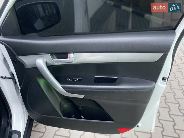 Белый Киа Соренто, объемом двигателя 2.2 л и пробегом 240 тыс. км за 10777 $, фото 27 на Automoto.ua