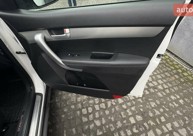 Білий Кіа Соренто, об'ємом двигуна 2.2 л та пробігом 225 тис. км за 14900 $, фото 23 на Automoto.ua