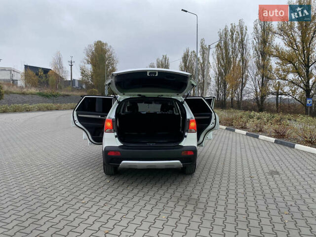 Белый Киа Соренто, объемом двигателя 2.2 л и пробегом 240 тыс. км за 10777 $, фото 34 на Automoto.ua