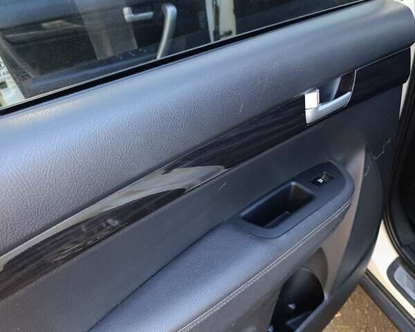 Білий Кіа Соренто, об'ємом двигуна 2.2 л та пробігом 243 тис. км за 12700 $, фото 8 на Automoto.ua