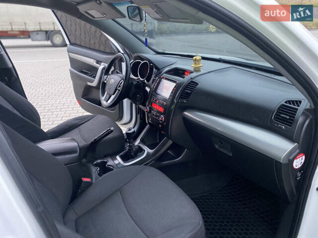 Белый Киа Соренто, объемом двигателя 2.2 л и пробегом 240 тыс. км за 10777 $, фото 26 на Automoto.ua