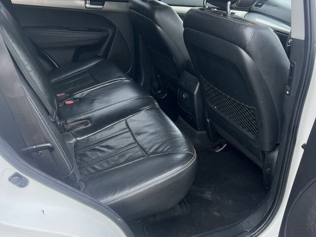 Білий Кіа Соренто, об'ємом двигуна 2.2 л та пробігом 170 тис. км за 4250 $, фото 8 на Automoto.ua