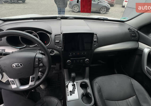 Білий Кіа Соренто, об'ємом двигуна 2.2 л та пробігом 225 тис. км за 14900 $, фото 12 на Automoto.ua