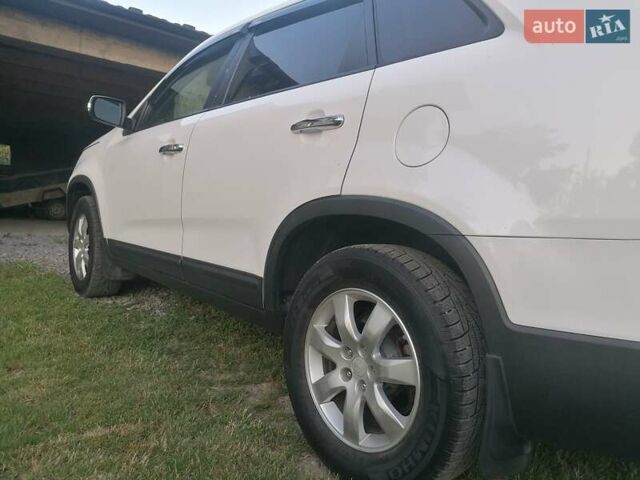 Белый Киа Соренто, объемом двигателя 2.36 л и пробегом 290 тыс. км за 12300 $, фото 19 на Automoto.ua