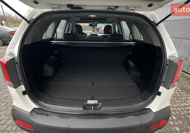 Білий Кіа Соренто, об'ємом двигуна 2.2 л та пробігом 225 тис. км за 14900 $, фото 19 на Automoto.ua