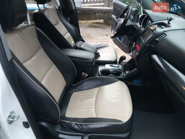 Белый Киа Соренто, объемом двигателя 2.2 л и пробегом 220 тыс. км за 14700 $, фото 11 на Automoto.ua