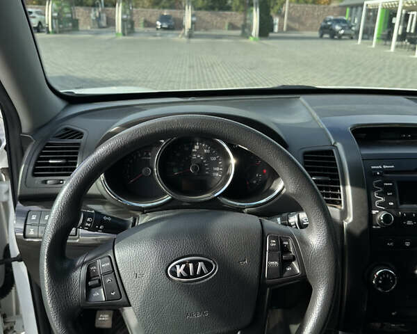 Белый Киа Соренто, объемом двигателя 2.4 л и пробегом 215 тыс. км за 11400 $, фото 10 на Automoto.ua