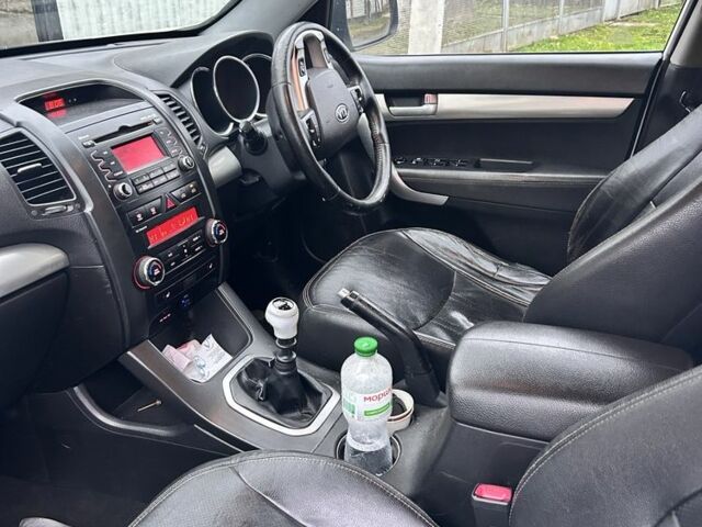 Белый Киа Соренто, объемом двигателя 2.2 л и пробегом 110 тыс. км за 4800 $, фото 6 на Automoto.ua