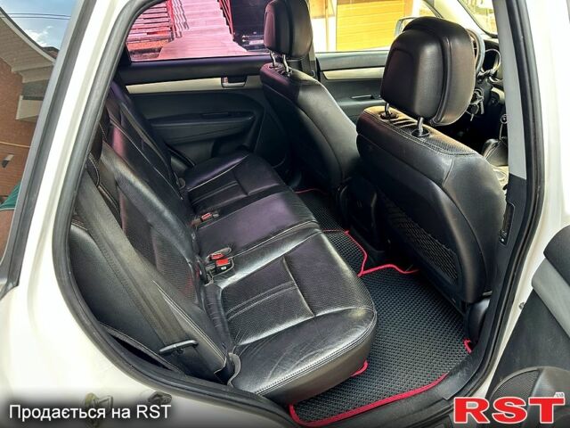Белый Киа Соренто, объемом двигателя 2.4 л и пробегом 230 тыс. км за 11500 $, фото 9 на Automoto.ua