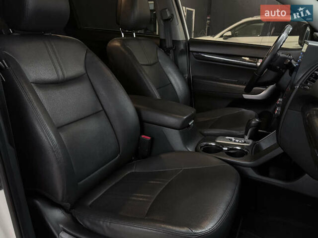 Белый Киа Соренто, объемом двигателя 2.2 л и пробегом 178 тыс. км за 14999 $, фото 12 на Automoto.ua