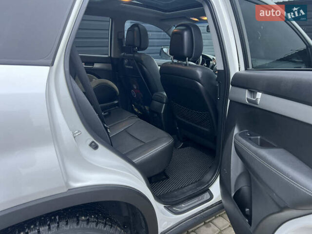 Белый Киа Соренто, объемом двигателя 2.2 л и пробегом 212 тыс. км за 13800 $, фото 5 на Automoto.ua