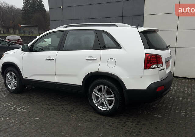 Білий Кіа Соренто, об'ємом двигуна 2.2 л та пробігом 225 тис. км за 14900 $, фото 2 на Automoto.ua