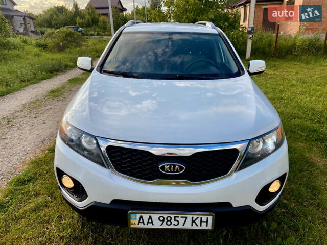 Белый Киа Соренто, объемом двигателя 2.36 л и пробегом 247 тыс. км за 11200 $, фото 4 на Automoto.ua