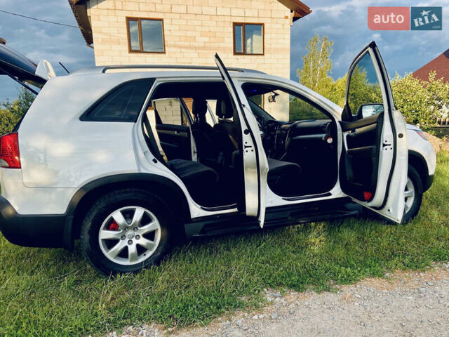 Белый Киа Соренто, объемом двигателя 2.36 л и пробегом 247 тыс. км за 11200 $, фото 20 на Automoto.ua