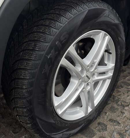 Білий Кіа Соренто, об'ємом двигуна 2.2 л та пробігом 225 тис. км за 14900 $, фото 6 на Automoto.ua