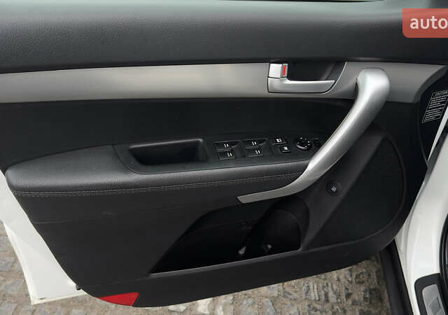 Білий Кіа Соренто, об'ємом двигуна 2.2 л та пробігом 225 тис. км за 14900 $, фото 10 на Automoto.ua