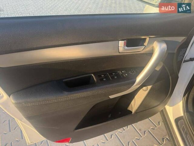 Белый Киа Соренто, объемом двигателя 2.2 л и пробегом 310 тыс. км за 12200 $, фото 18 на Automoto.ua