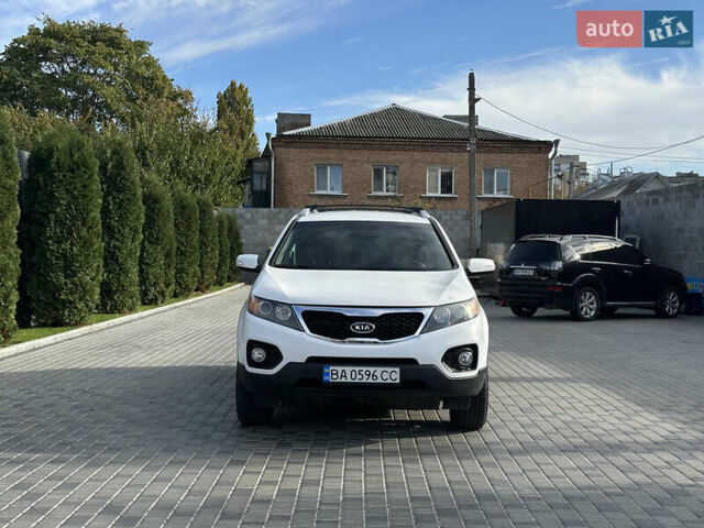 Белый Киа Соренто, объемом двигателя 2.4 л и пробегом 215 тыс. км за 11400 $, фото 1 на Automoto.ua