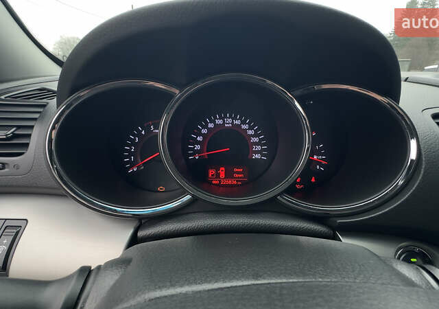 Білий Кіа Соренто, об'ємом двигуна 2.2 л та пробігом 225 тис. км за 14900 $, фото 14 на Automoto.ua