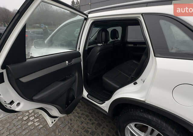 Білий Кіа Соренто, об'ємом двигуна 2.2 л та пробігом 225 тис. км за 14900 $, фото 16 на Automoto.ua