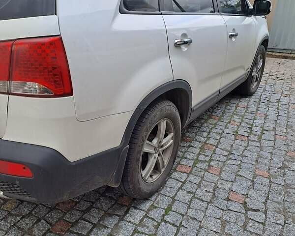 Белый Киа Соренто, объемом двигателя 2.2 л и пробегом 212 тыс. км за 11800 $, фото 1 на Automoto.ua