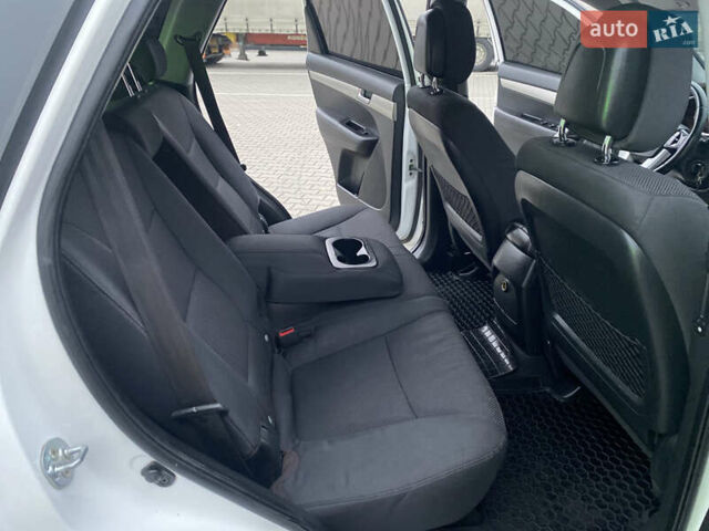 Белый Киа Соренто, объемом двигателя 2.2 л и пробегом 240 тыс. км за 10777 $, фото 23 на Automoto.ua