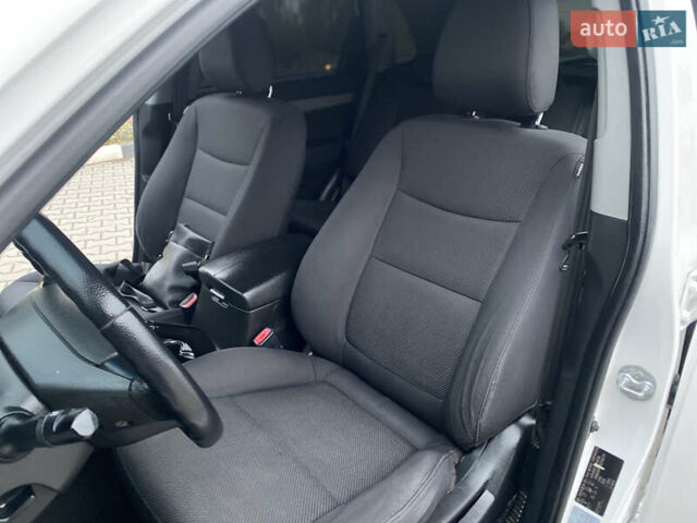 Белый Киа Соренто, объемом двигателя 2.2 л и пробегом 240 тыс. км за 10777 $, фото 22 на Automoto.ua