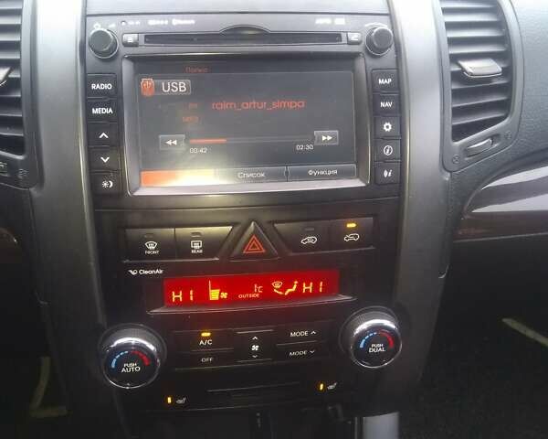 Белый Киа Соренто, объемом двигателя 2 л и пробегом 271 тыс. км за 12000 $, фото 9 на Automoto.ua