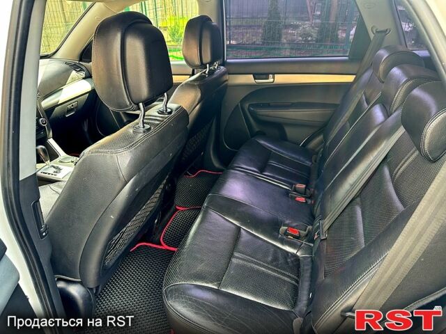 Белый Киа Соренто, объемом двигателя 2.4 л и пробегом 230 тыс. км за 11500 $, фото 8 на Automoto.ua