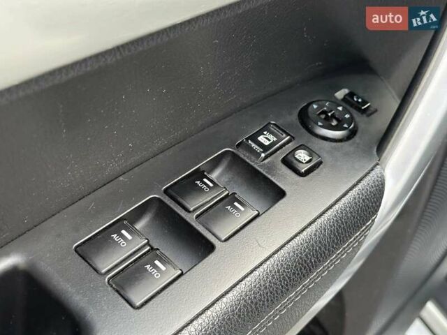 Киа Соренто 2011 в Одессе на Automoto.ua Белый Киа Соренто, объемом двигателя 2.2 л и пробегом 242 тыс. км за 14490 $, фото 13 на Automoto.ua