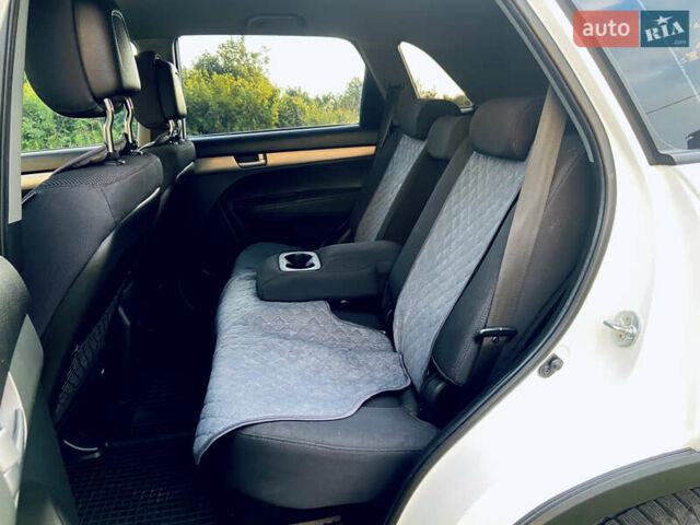 Белый Киа Соренто, объемом двигателя 2.36 л и пробегом 247 тыс. км за 11200 $, фото 29 на Automoto.ua