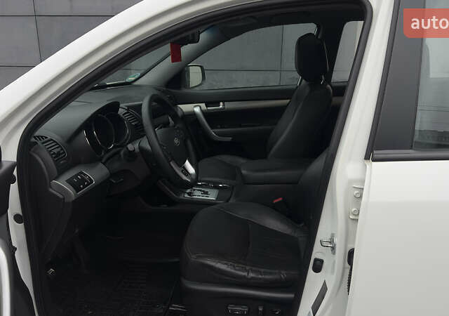 Білий Кіа Соренто, об'ємом двигуна 2.2 л та пробігом 225 тис. км за 14900 $, фото 11 на Automoto.ua