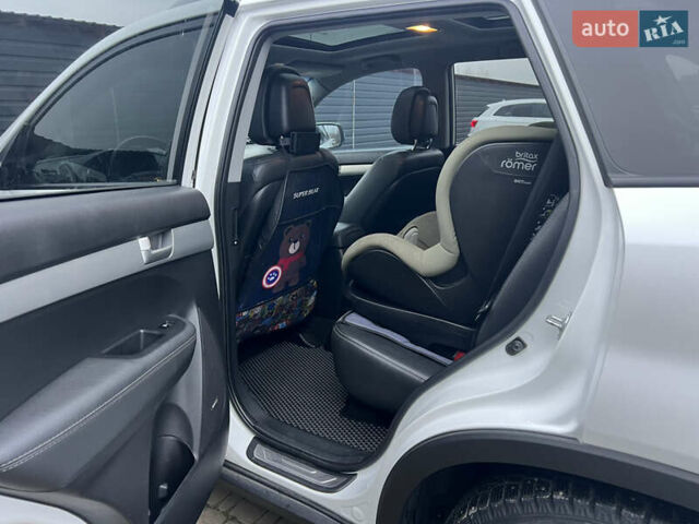 Белый Киа Соренто, объемом двигателя 2.2 л и пробегом 212 тыс. км за 13800 $, фото 4 на Automoto.ua
