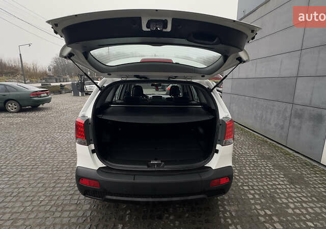 Білий Кіа Соренто, об'ємом двигуна 2.2 л та пробігом 225 тис. км за 14900 $, фото 18 на Automoto.ua