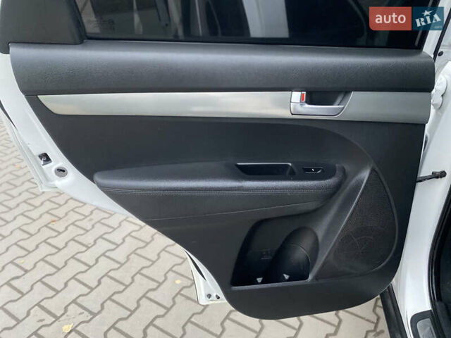 Белый Киа Соренто, объемом двигателя 2.2 л и пробегом 240 тыс. км за 10777 $, фото 20 на Automoto.ua