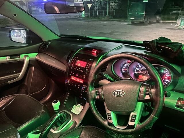 Белый Киа Соренто, объемом двигателя 2.2 л и пробегом 110 тыс. км за 4800 $, фото 4 на Automoto.ua