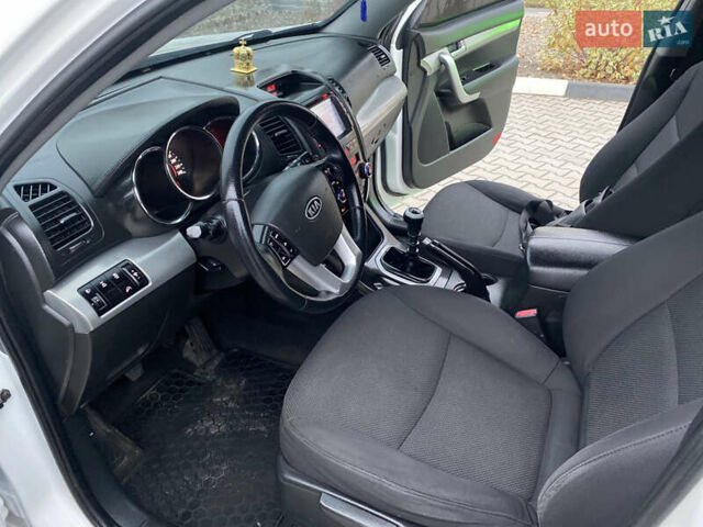 Белый Киа Соренто, объемом двигателя 2.2 л и пробегом 240 тыс. км за 10777 $, фото 15 на Automoto.ua