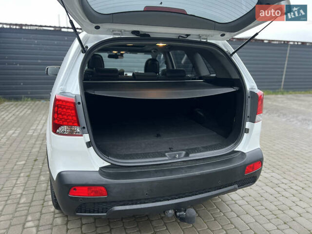 Белый Киа Соренто, объемом двигателя 2.2 л и пробегом 212 тыс. км за 13800 $, фото 6 на Automoto.ua