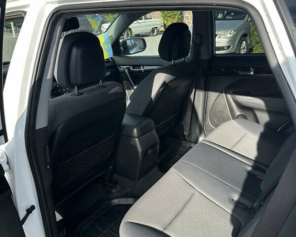 Белый Киа Соренто, объемом двигателя 2.4 л и пробегом 215 тыс. км за 11400 $, фото 15 на Automoto.ua