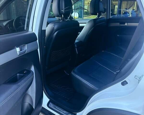 Белый Киа Соренто, объемом двигателя 2.2 л и пробегом 211 тыс. км за 14500 $, фото 7 на Automoto.ua